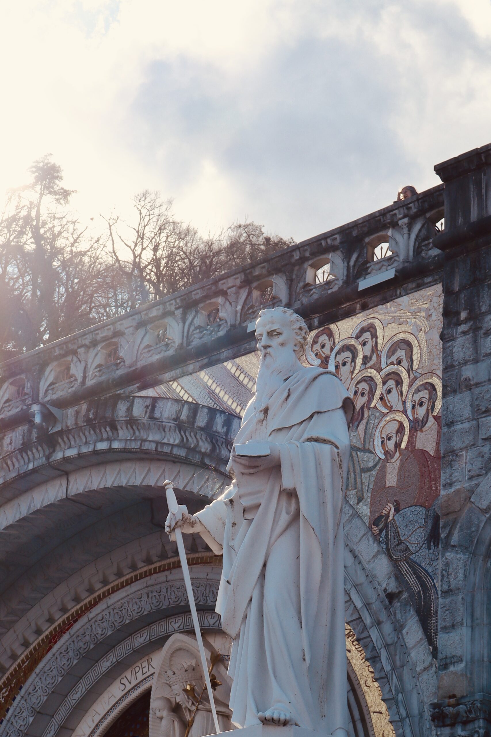 Procession aux flambeaux du sanctuaire de Lourdes le soir