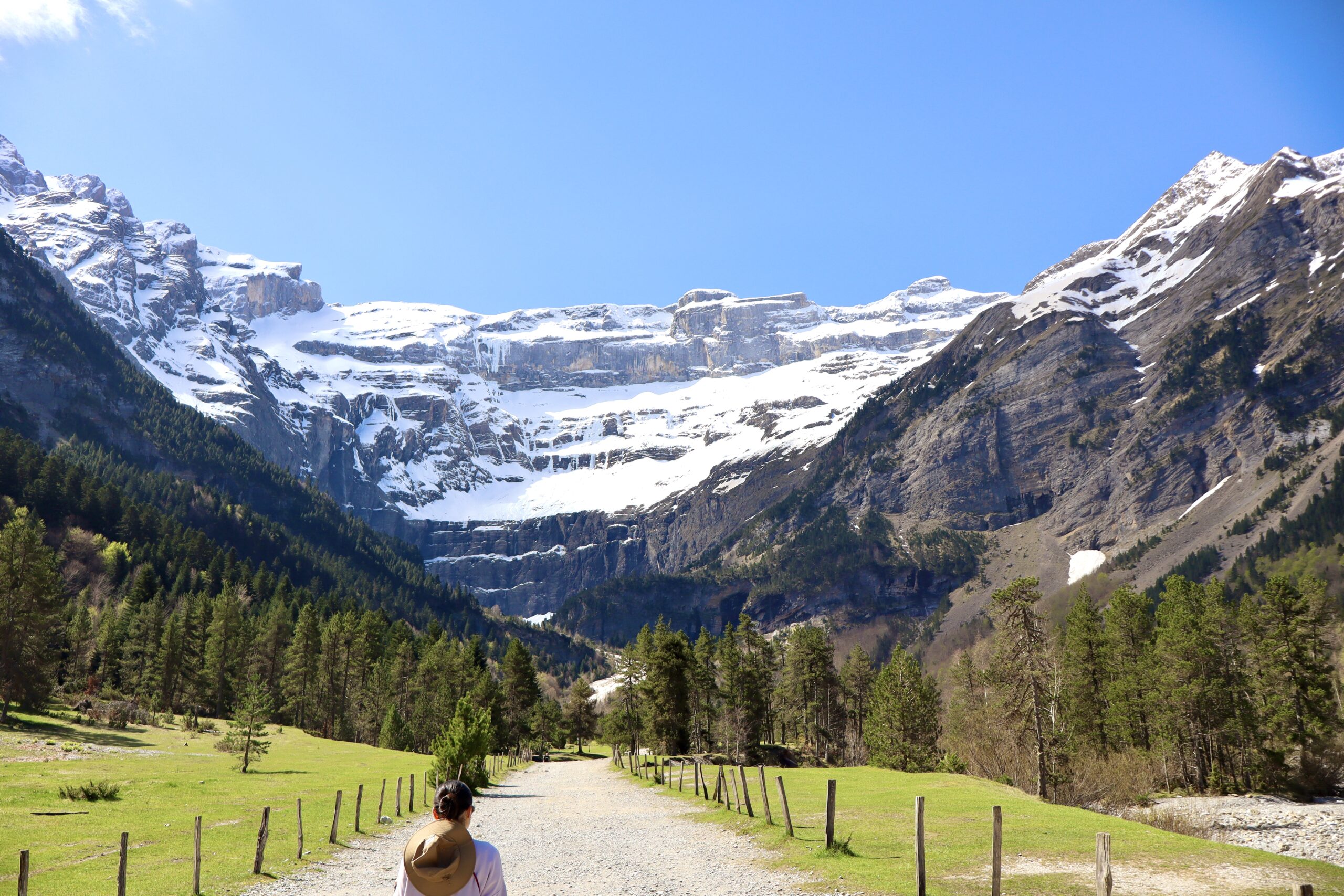 Falaises calcaires du Cirque de Gavarnie en été