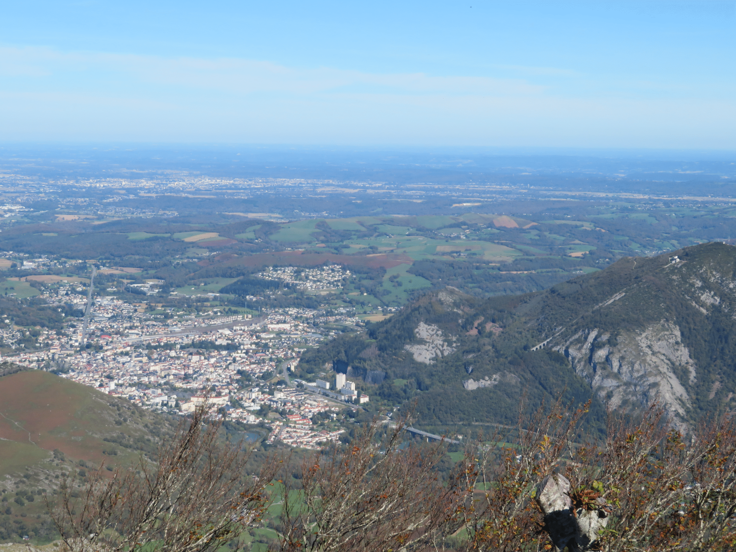 Vue sur la plaine d'Argelès-Gazost depuis le sommet du Pibeste