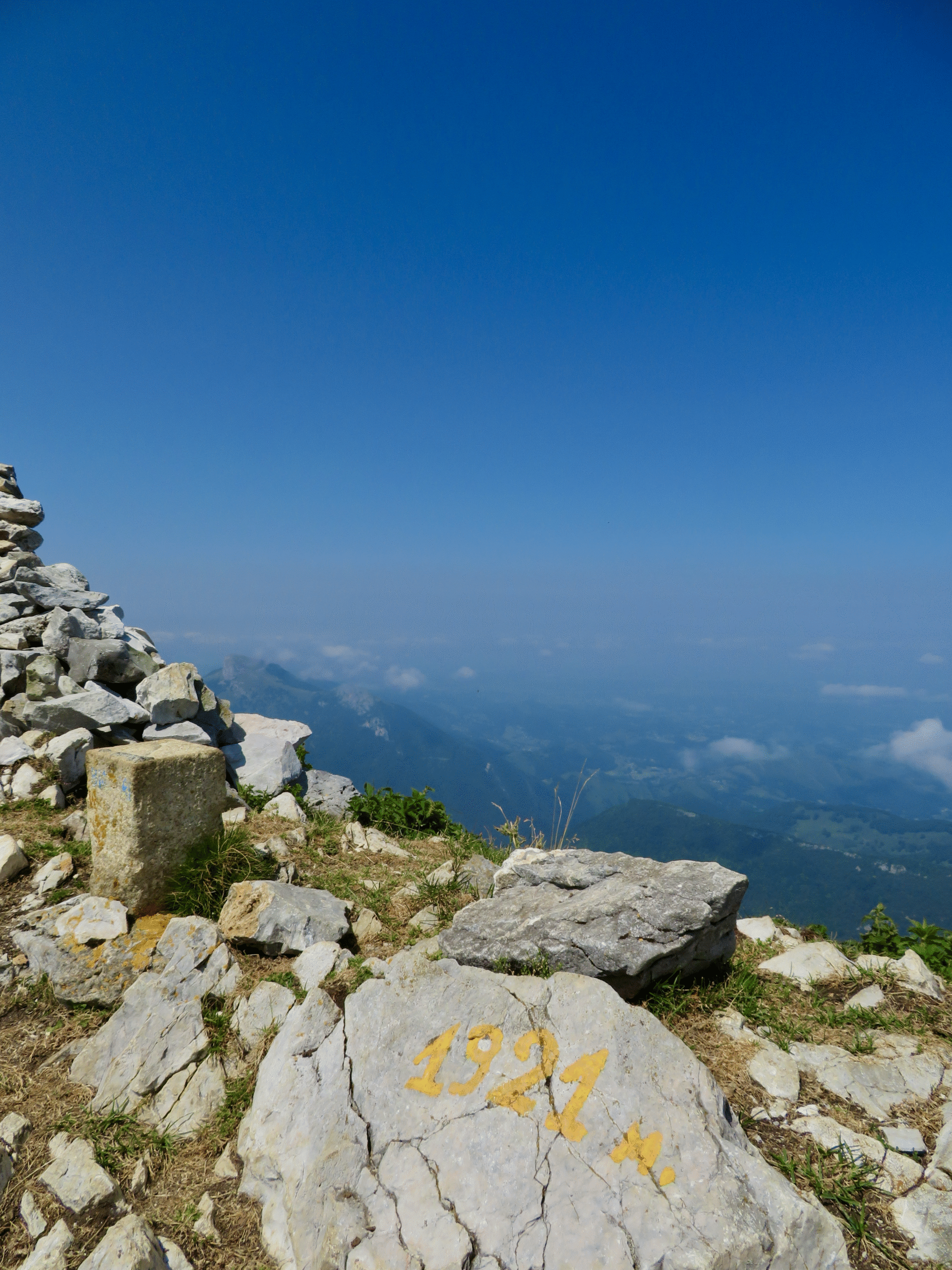 Vue panoramique depuis la Crête de Bassia sur les Baronnies et les Pyrénées