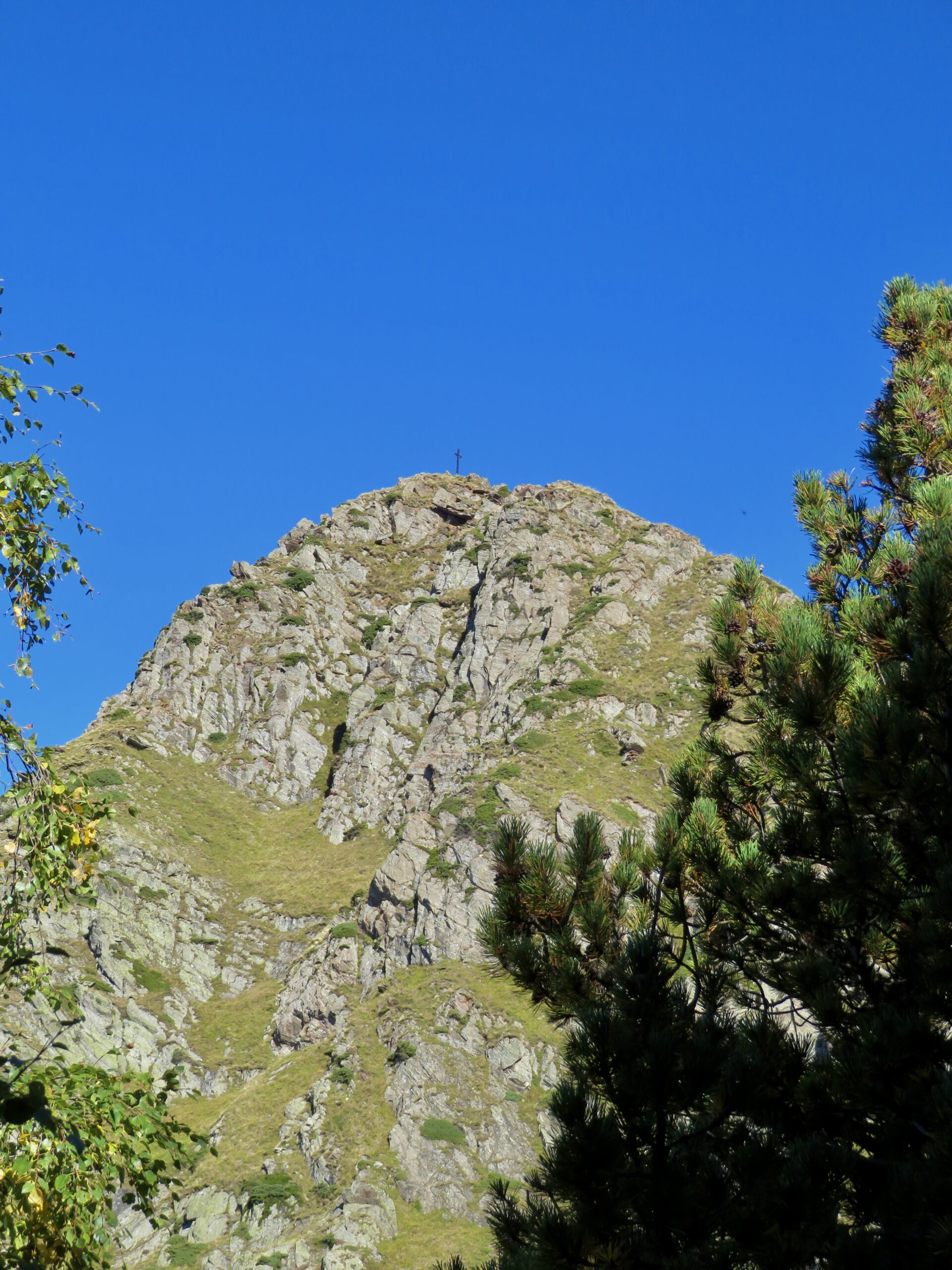 Vue panoramique depuis le Pic de Viscos à 2 141 m dans les Hautes-Pyrénées