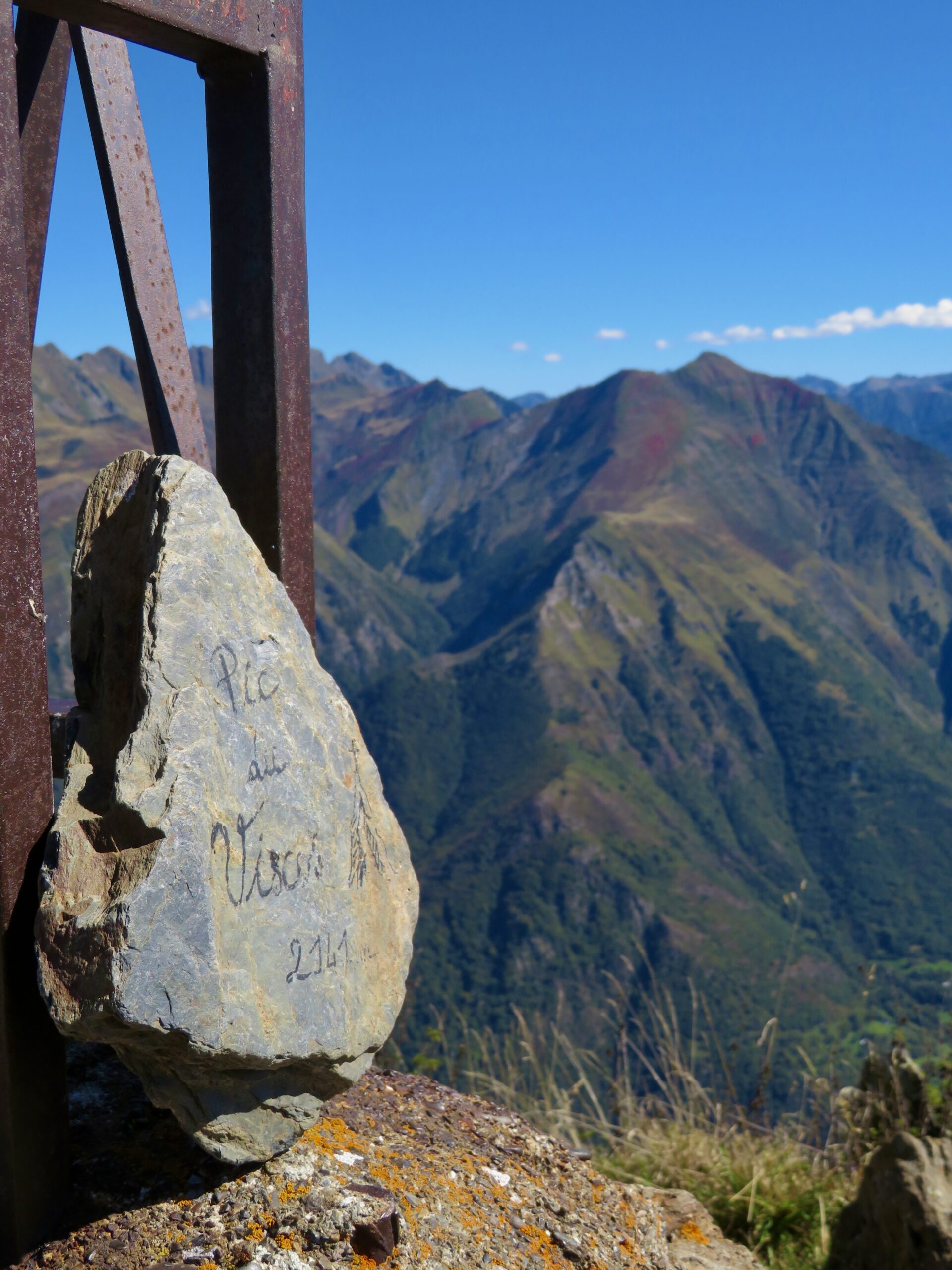 Sentier de randonnée vers le Pic de Viscos, passage en crête